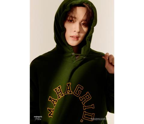 (STRAY KIDS X MAHAGRID 23 S/S COLLECTION) ROUND LOGO APPLIQUE HOODIE GREEN